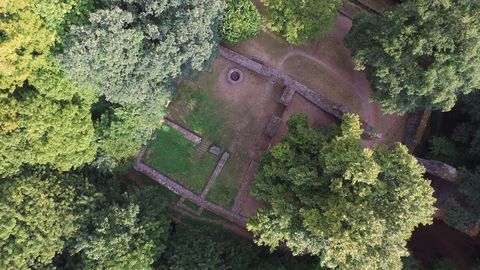 Ruine aus der Vogelperspektive