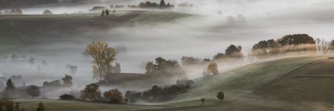 Panoramabild Herbst Landschaft im Nebel