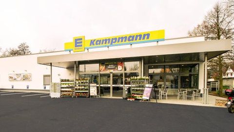 Eingangsbereich von Edeka Kampmann