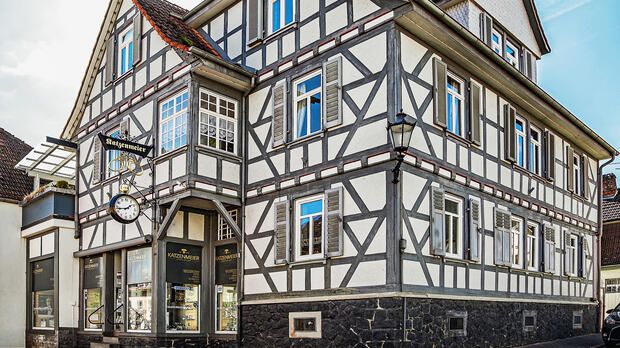 Innen und außen ein Hingucker: Fachwerkhaus mit Firma Katzenmeier